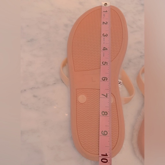 New Ugg pale pink flips with pink shearling fur size L - Picture 4 of 4